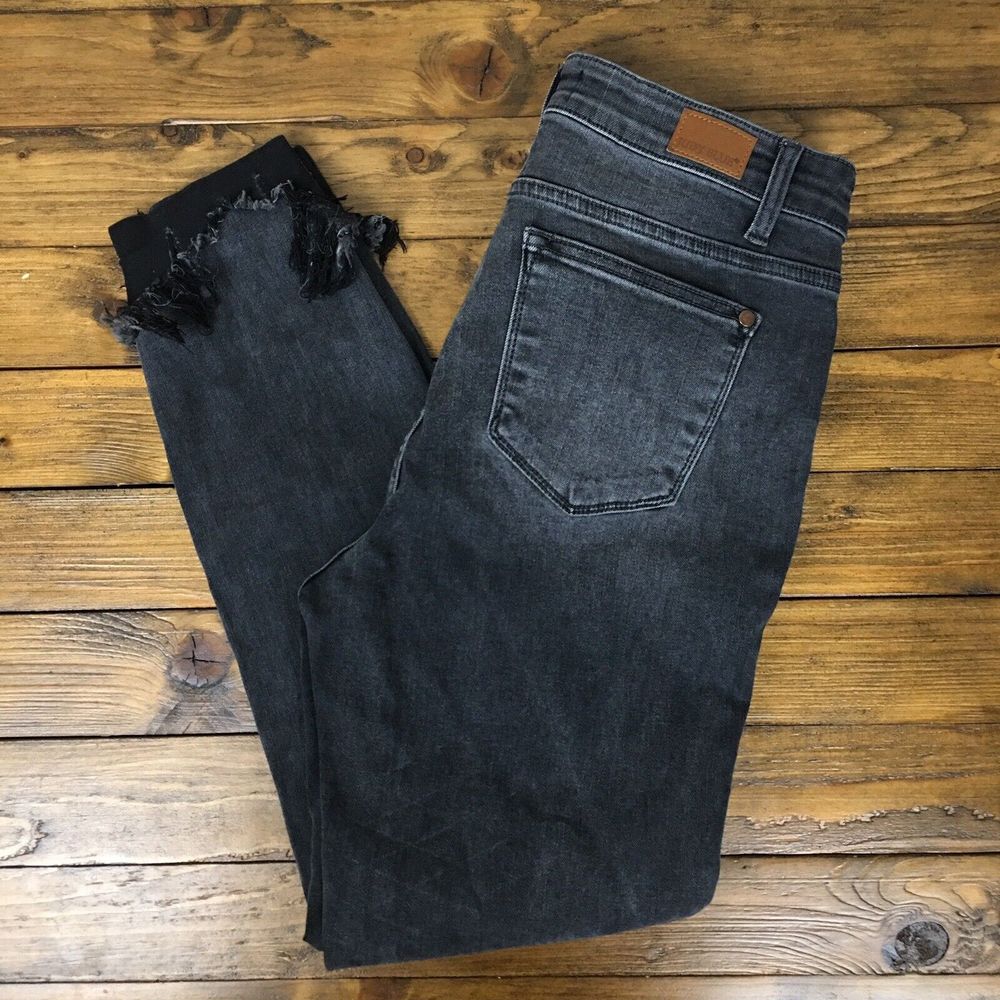 Judy Blue Womens Black Skinny Fit Mid Rise Custom Leg Cutoff Raw Hem size 9/29